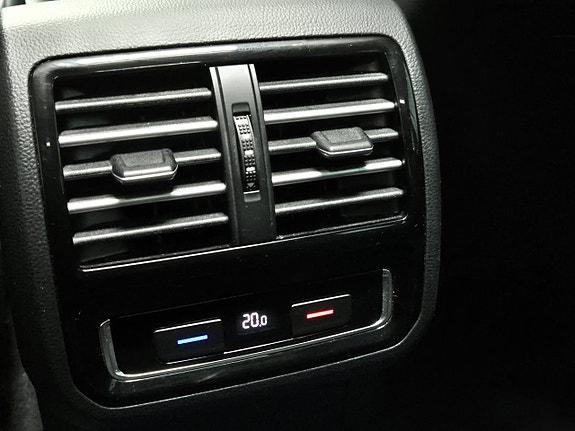 Volkswagen Passat 30 of 30