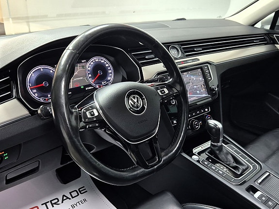 Volkswagen Passat 16 of 30