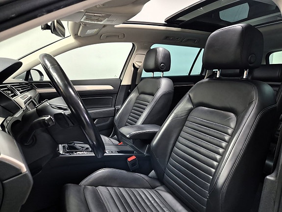 Volkswagen Passat 10 of 30