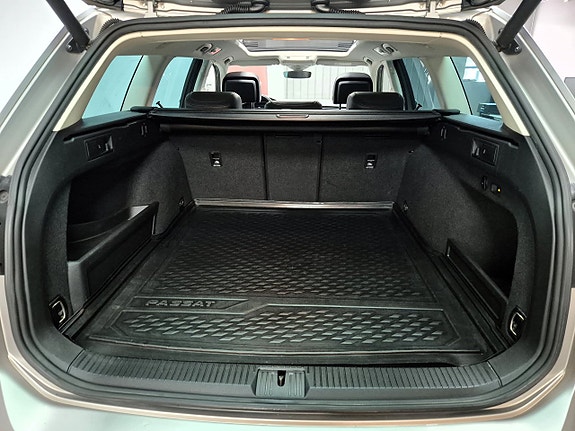 Volkswagen Passat 7 of 30