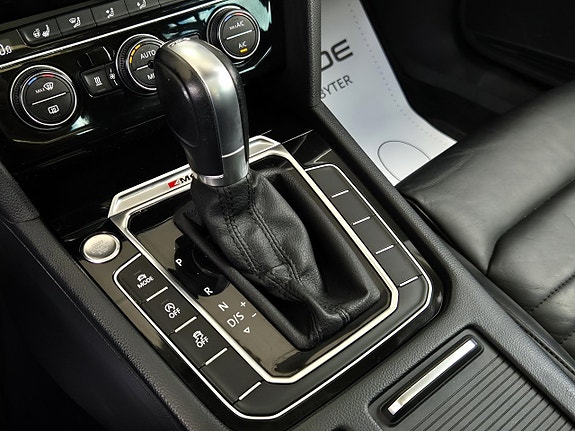 Volkswagen Passat 24 of 30