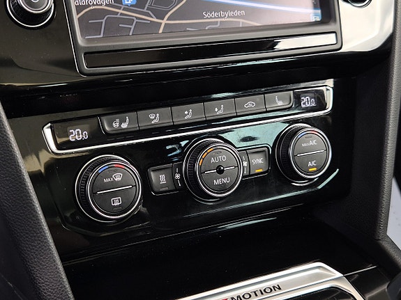 Volkswagen Passat 23 of 30