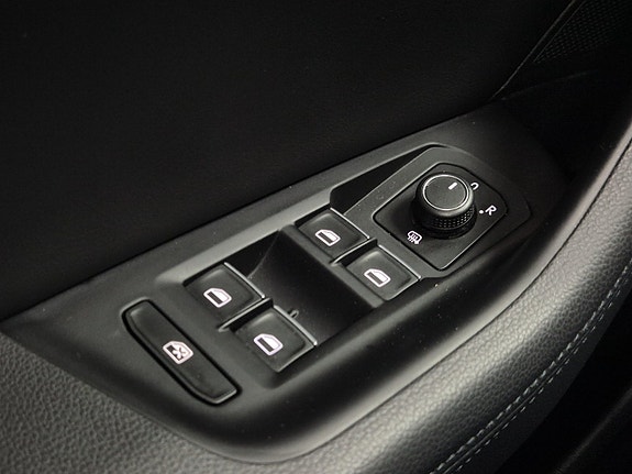 Volkswagen Passat 13 of 30