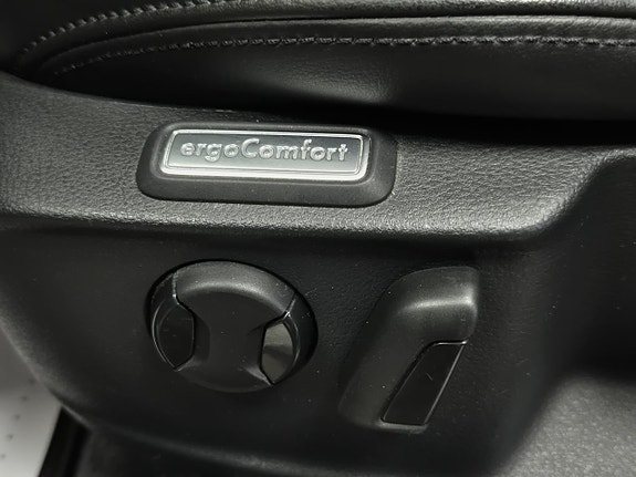 Volkswagen Passat 12 of 30
