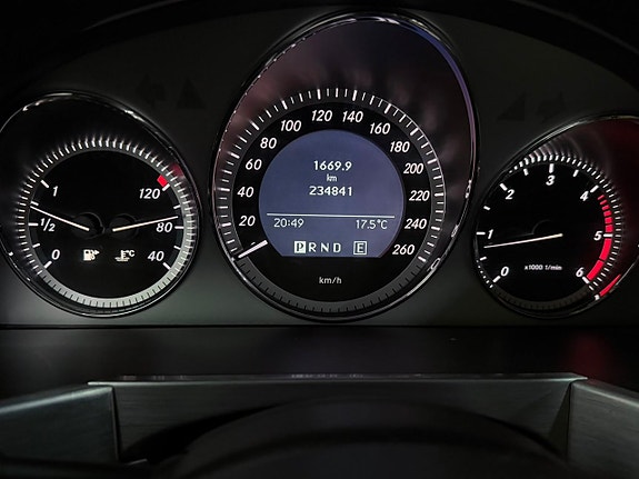 Mercedes-Benz GLK220 16 of 28