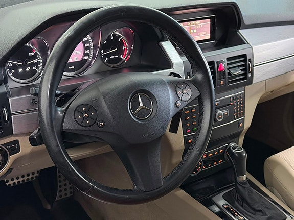 Mercedes-Benz GLK220 2 of 5