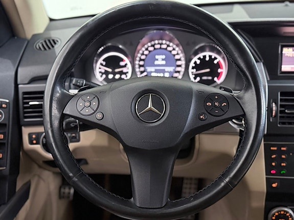 Mercedes-Benz GLK220 15 of 28