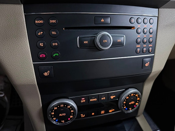 Mercedes-Benz GLK220 22 of 28