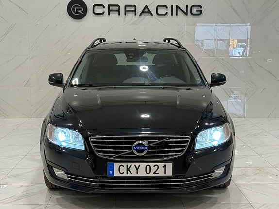 Volvo V70 2 of 18
