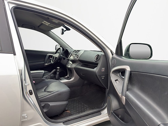 Toyota RAV4 15 of 30