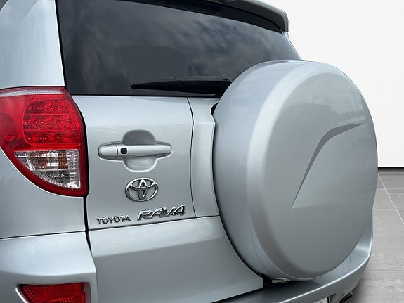 Toyota RAV4 9 of 30