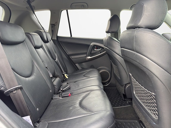 Toyota RAV4 18 of 30