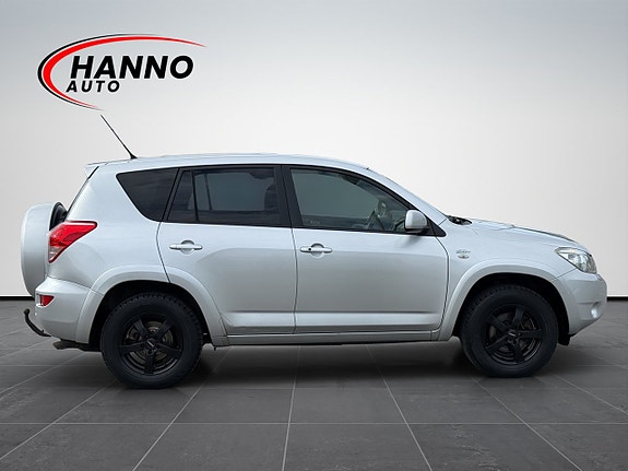 Toyota RAV4 6 of 30