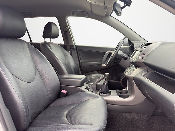 Toyota RAV4 16 of 30