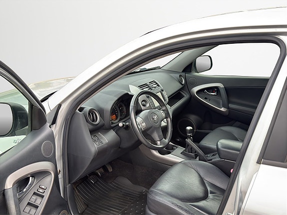 Toyota RAV4 11 of 30