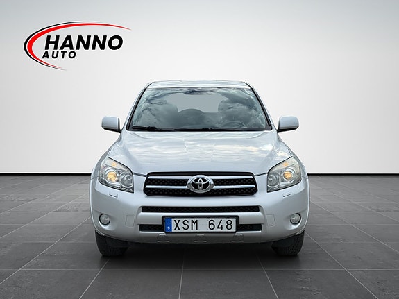Toyota RAV4 8 of 30