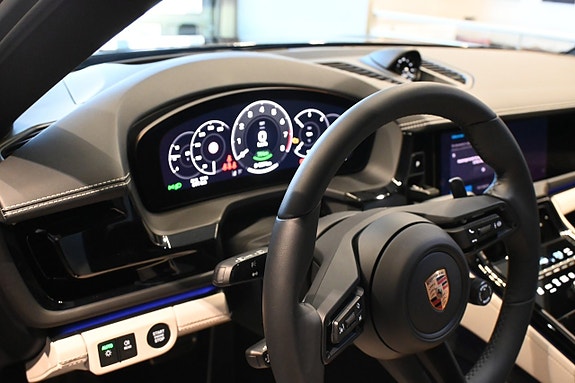 Porsche Panamera 4S 13 of 23