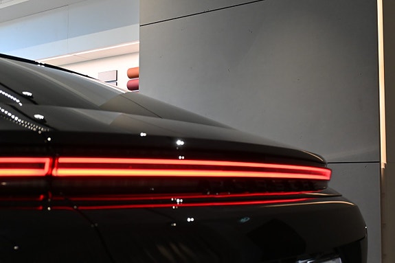 Porsche Panamera 4S 4 of 5