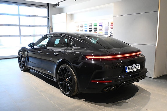 Porsche Panamera 4S 3 of 5