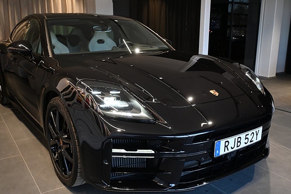 Porsche Panamera 4S 8 of 23