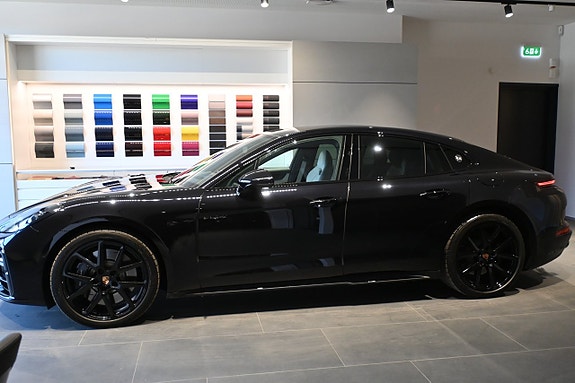 Porsche Panamera 4S 2 of 5