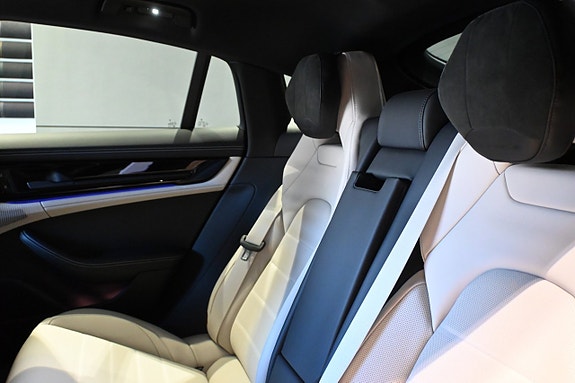 Porsche Panamera 4S 21 of 23