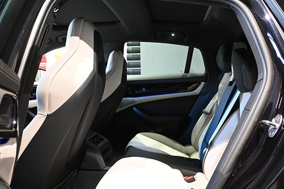 Porsche Panamera 4S 20 of 23