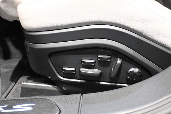 Porsche Panamera 4S 17 of 23