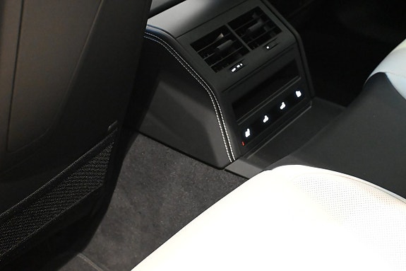 Porsche Panamera 4S 18 of 23