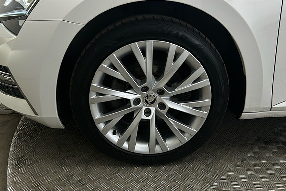Skoda Superb 12 of 30