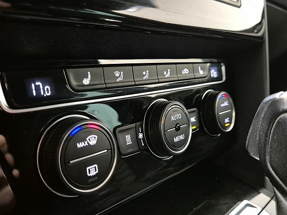 Volkswagen Passat Alltrack 13 of 17