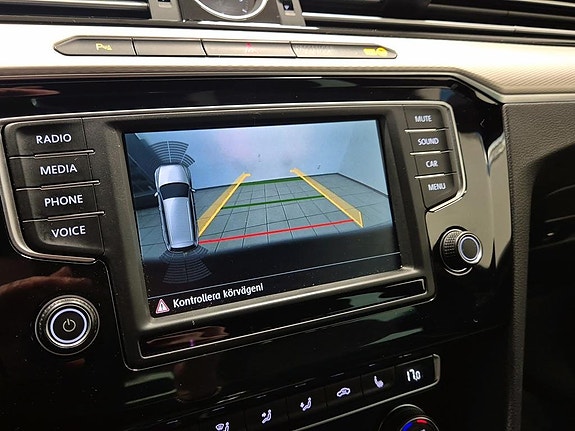 Volkswagen Passat Alltrack 10 of 17