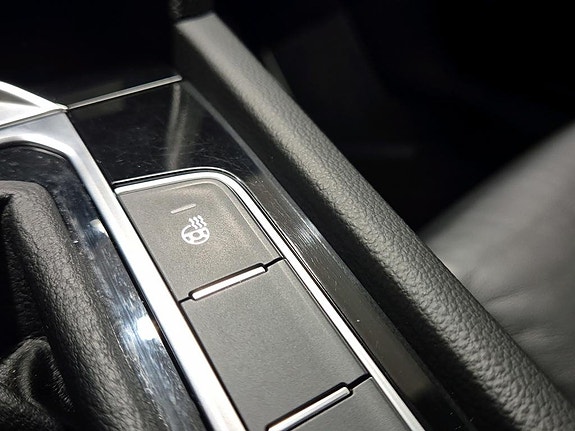 Volkswagen Passat Alltrack 12 of 17