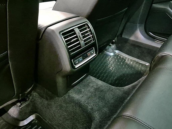 Volkswagen Passat Alltrack 15 of 17