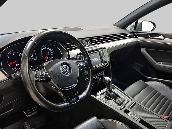 Volkswagen Passat Alltrack 6 of 17