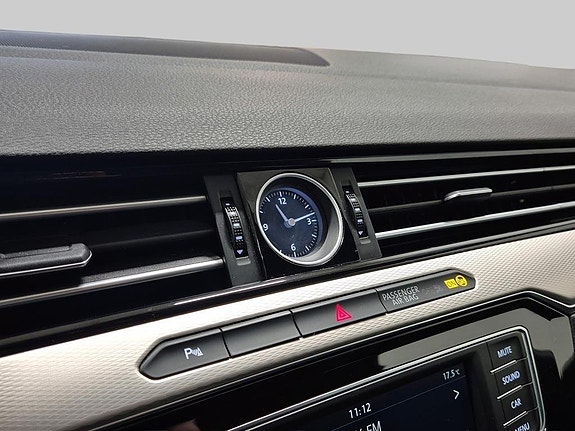 Volkswagen Passat Alltrack 11 of 17