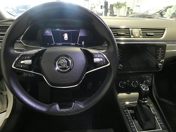 Skoda Superb 15 of 27