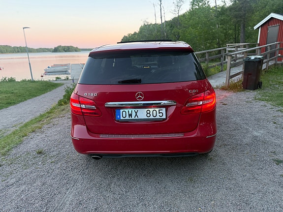 Mercedes-Benz B180 5 of 5