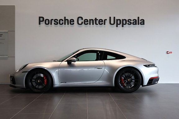 Porsche 911 Carrera 4 GTS 2 of 5