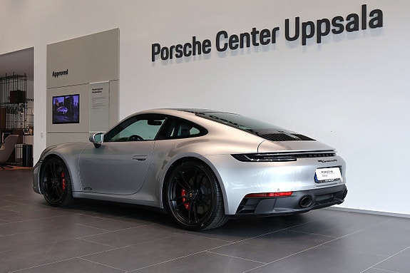 Porsche 911 Carrera 4 GTS 3 of 5