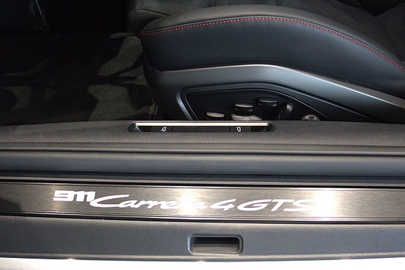 Porsche 911 Carrera 4 GTS 5 of 5