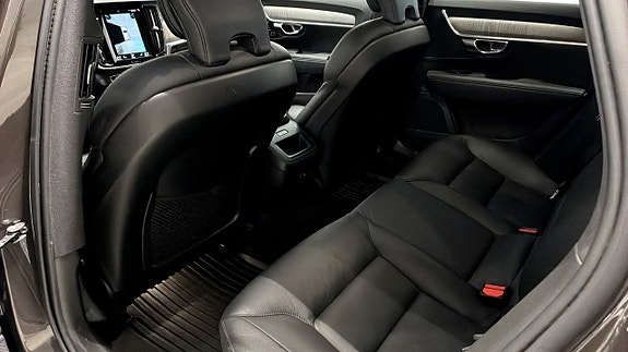 Volvo V90 Cross Country 9 of 26