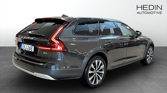 Volvo V90 Cross Country 4 of 5