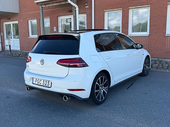 Volkswagen Golf VII 16 of 21