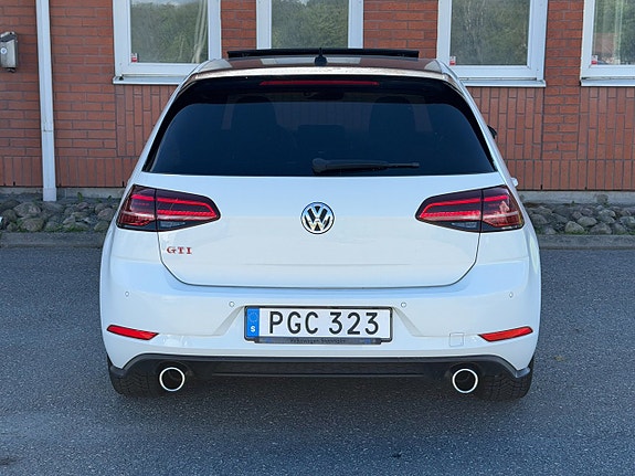 Volkswagen Golf VII 15 of 21