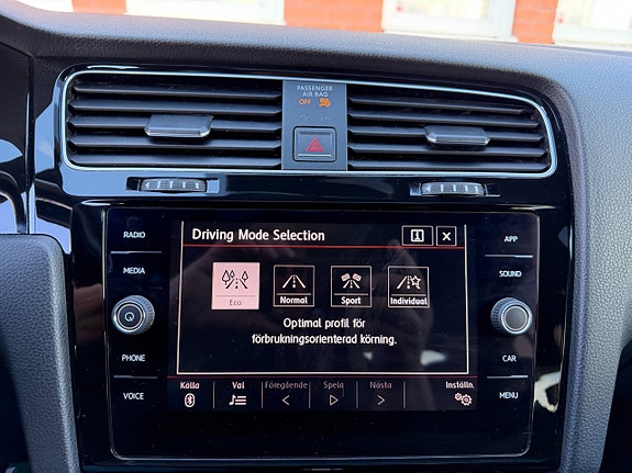 Volkswagen Golf VII 9 of 21