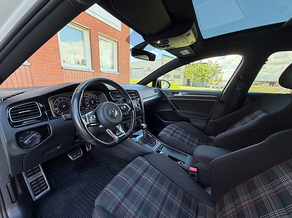 Volkswagen Golf VII 8 of 21