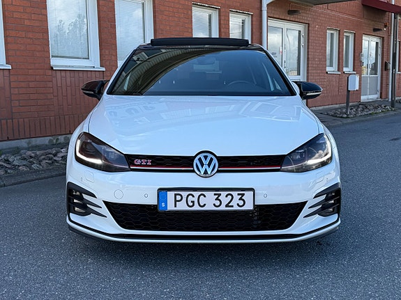 Volkswagen Golf VII 4 of 21