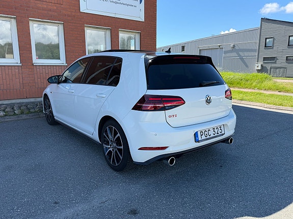 Volkswagen Golf VII 14 of 21