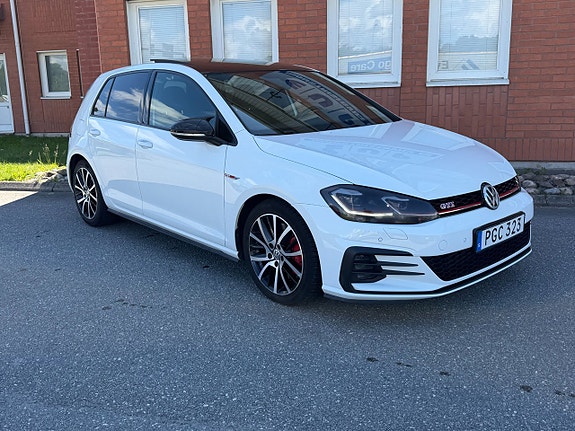 Volkswagen Golf VII 21 of 21